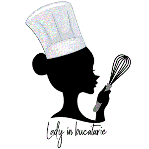 Lady in bucatarie