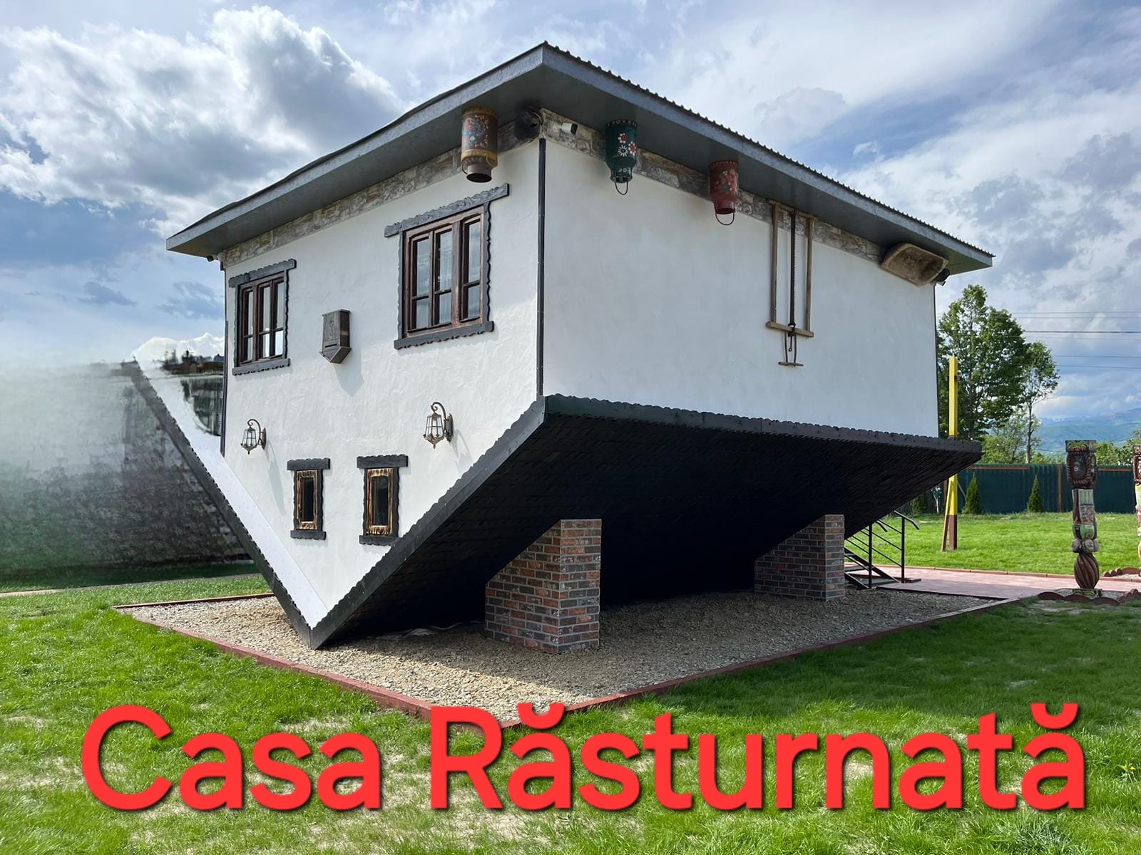 Casa Răsturnată